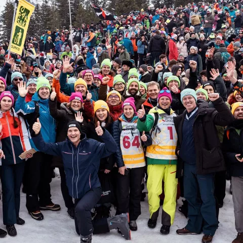 Employees cheer while our Syngenta Group Ambassador wins the race